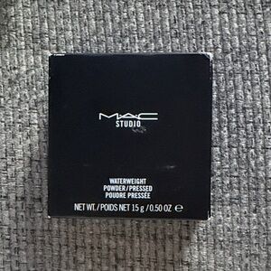 MAC Studio Waterweight Pressed Powder